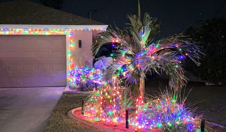 Professionally installed holiday lighting on a home in Fort Lauderdale, featuring a festive design.