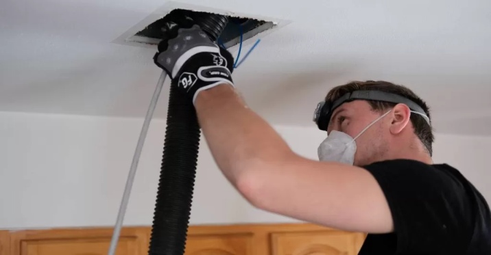 A technician providing professional duct cleaning in Sarasota, ensuring clean air ducts and better HVAC performance.